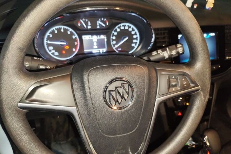 Used Buick Encore 2018 18T Automatic Two-Wheel Drive Urban Fashion Model Steering Wheel