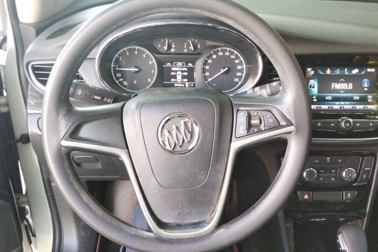 Used Buick Encore 2018 18T Automatic Two-Wheel Drive Urban Fashion Model Steering Wheel