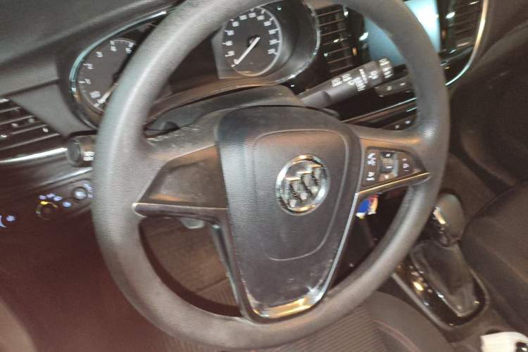 Used Buick Encore 2018 18T Automatic Two-Wheel Drive Urban Leading Model Steering Wheel