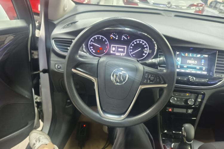 Used Buick Encore 2018 18T Automatic Two-Wheel Drive Urban Fashion Model Steering Wheel