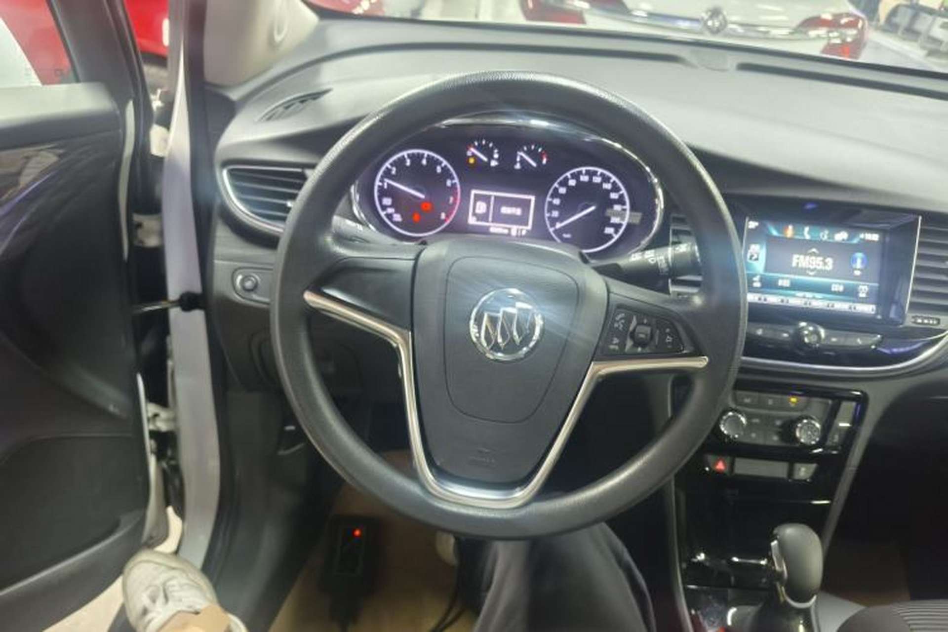 Used Buick Encore 2018 18T Automatic Two-Wheel Drive Urban Fashion Model Steering Wheel