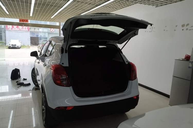 Used Buick Encore 2018 18T Automatic Two-Wheel Drive Urban Fashion Model Trunk