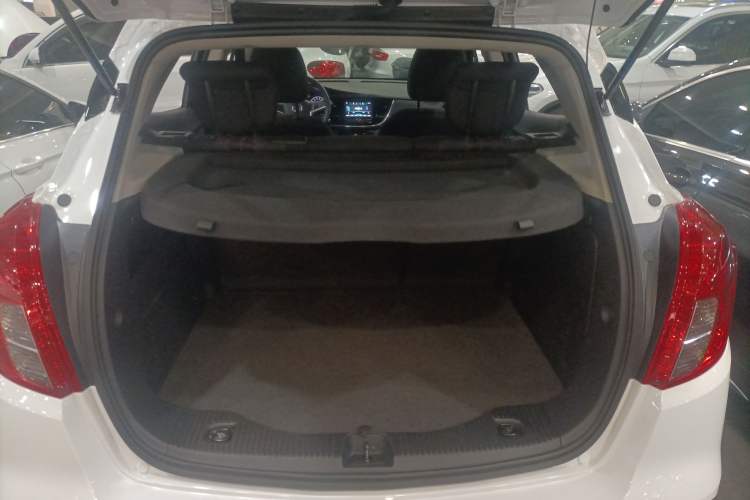 Used Buick Encore 2018 18T Automatic Two-Wheel Drive Urban Leading Model Trunk