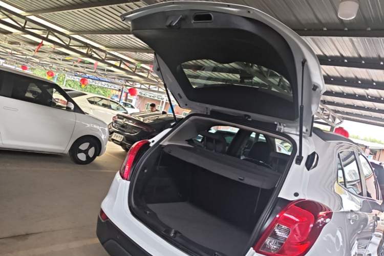 Used Buick Encore 2018 18T Automatic Two-Wheel Drive Urban Leading Model Trunk