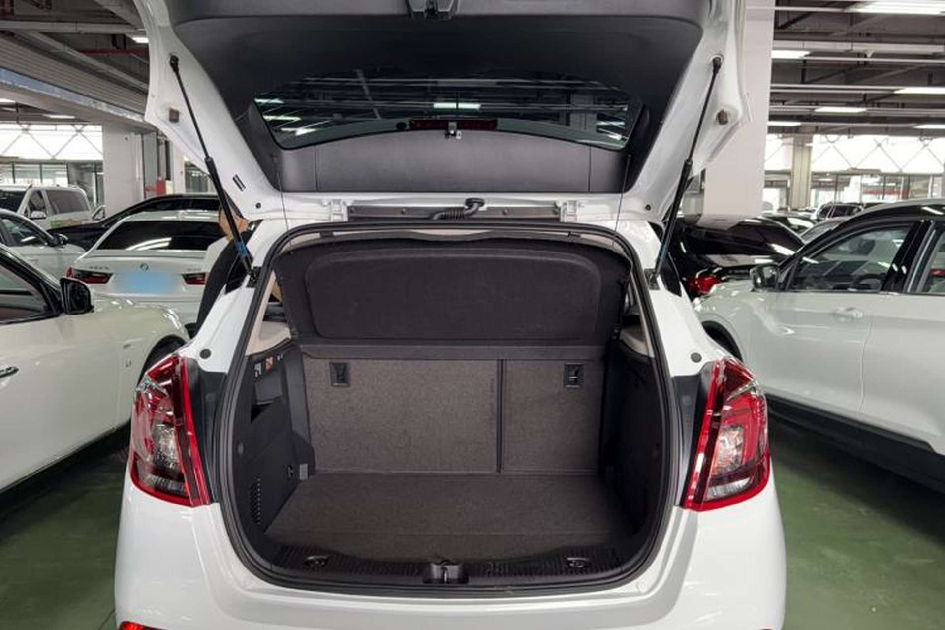 Used Buick Encore 2018 18T Automatic Two-Wheel Drive Urban Elite Model Trunk