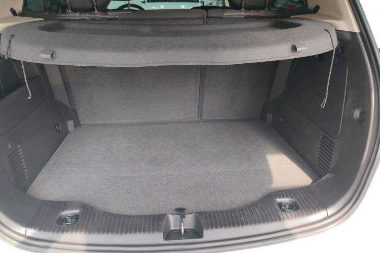 Used Buick Encore 2018 18T Automatic Two-Wheel Drive Urban Leading Model Trunk