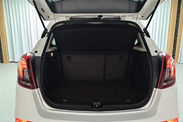 Used Buick Encore 2018 18T Automatic Two-Wheel Drive Urban Elite Model Trunk