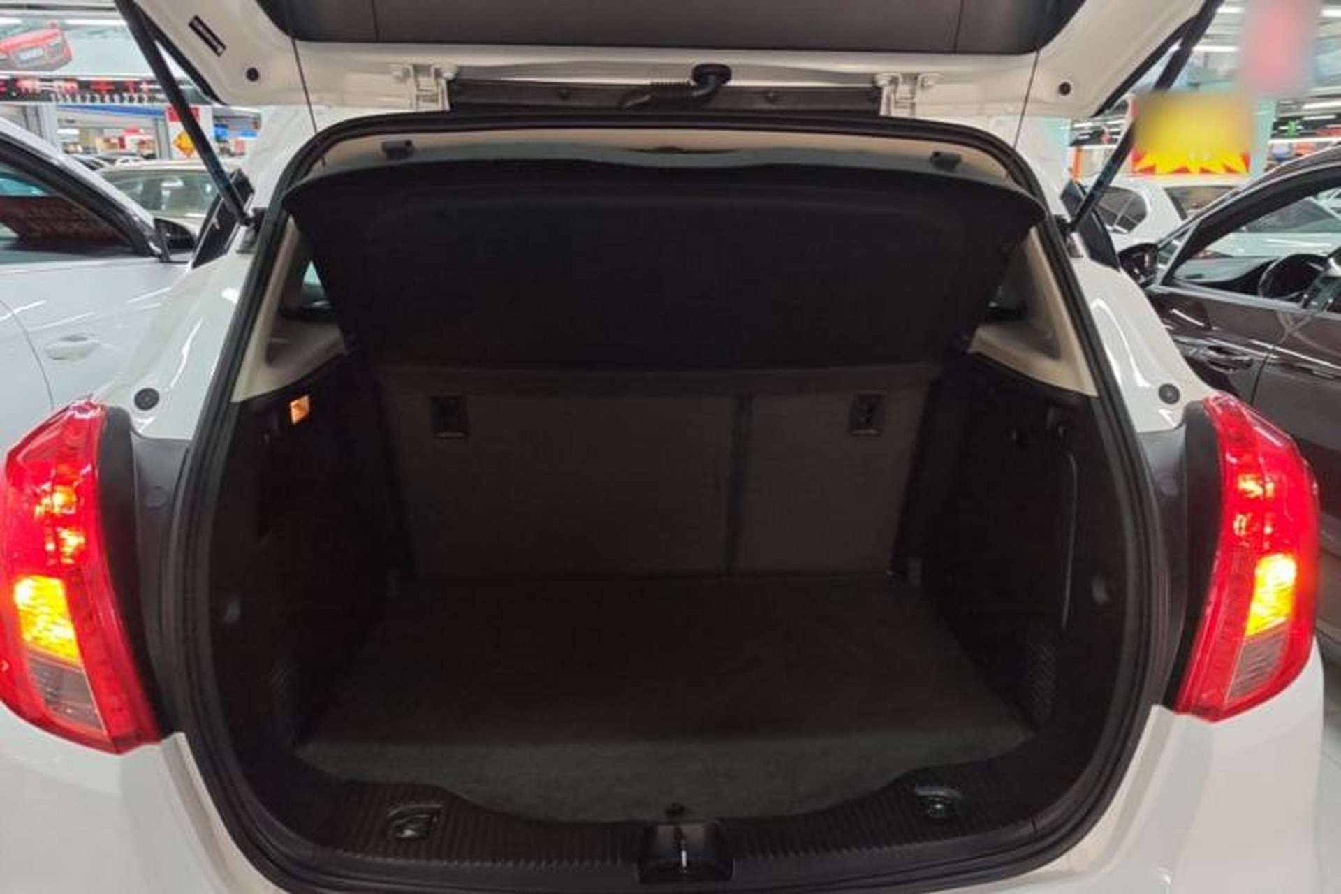 Used Buick Encore 2018 18T Automatic Two-Wheel Drive Urban Leading Model Trunk