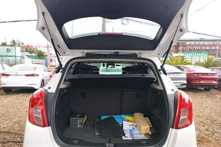 Used Buick Encore 2018 18T Automatic Two-Wheel Drive Urban Fashion Model Trunk