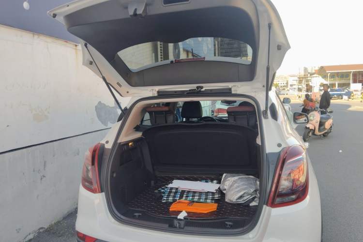 Used Buick Encore 2018 18T Automatic Two-Wheel Drive Urban Elite Model Trunk
