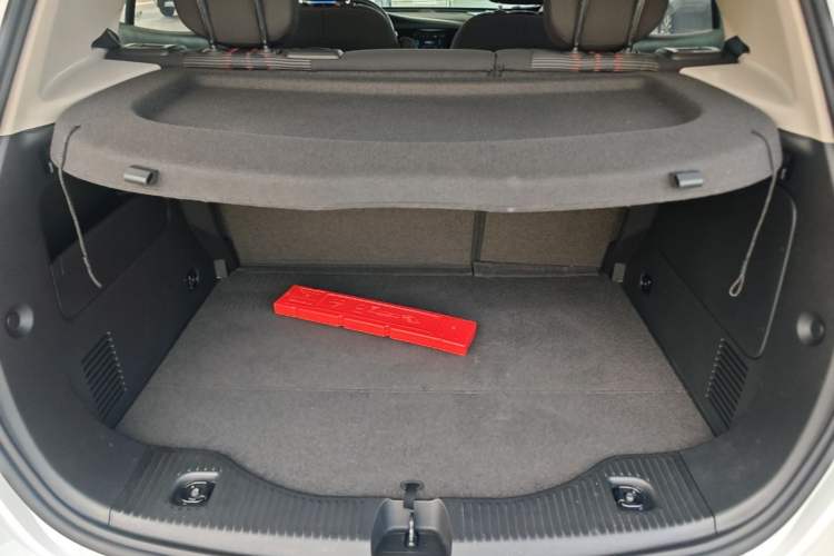 Used Buick Encore 2018 18T Automatic Two-Wheel Drive Urban Leading Model Trunk