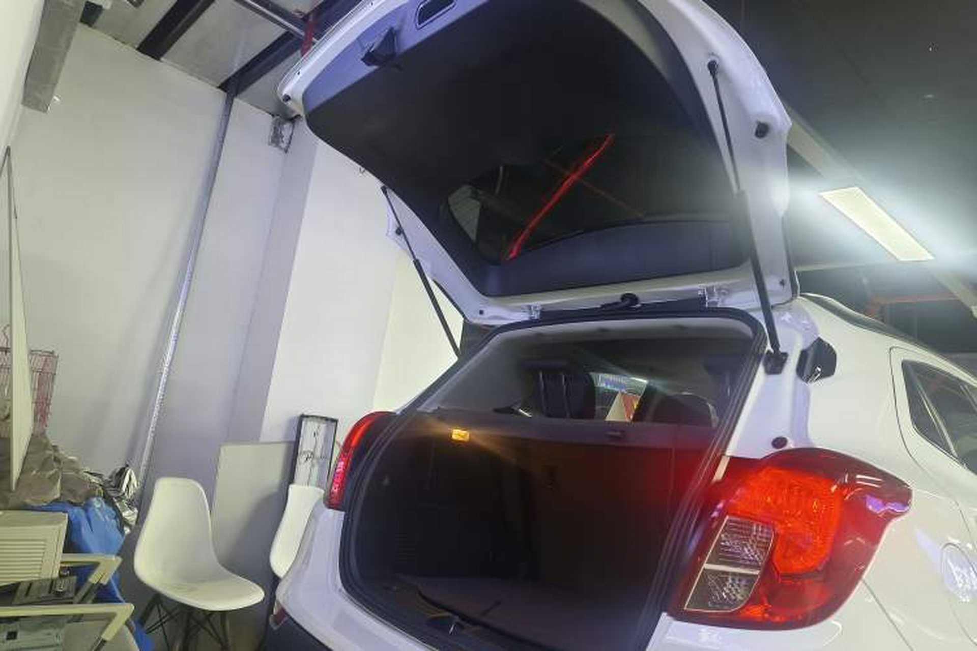 Used Buick Encore 2018 18T Automatic Two-Wheel Drive Urban Fashion Model Trunk