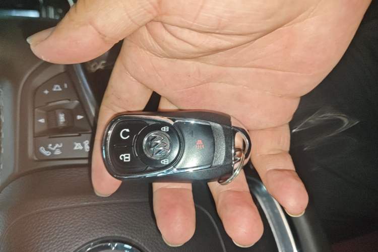 Used Buick Encore 2018 18T Automatic Two-Wheel Drive Urban Elite Model Vehicle Key