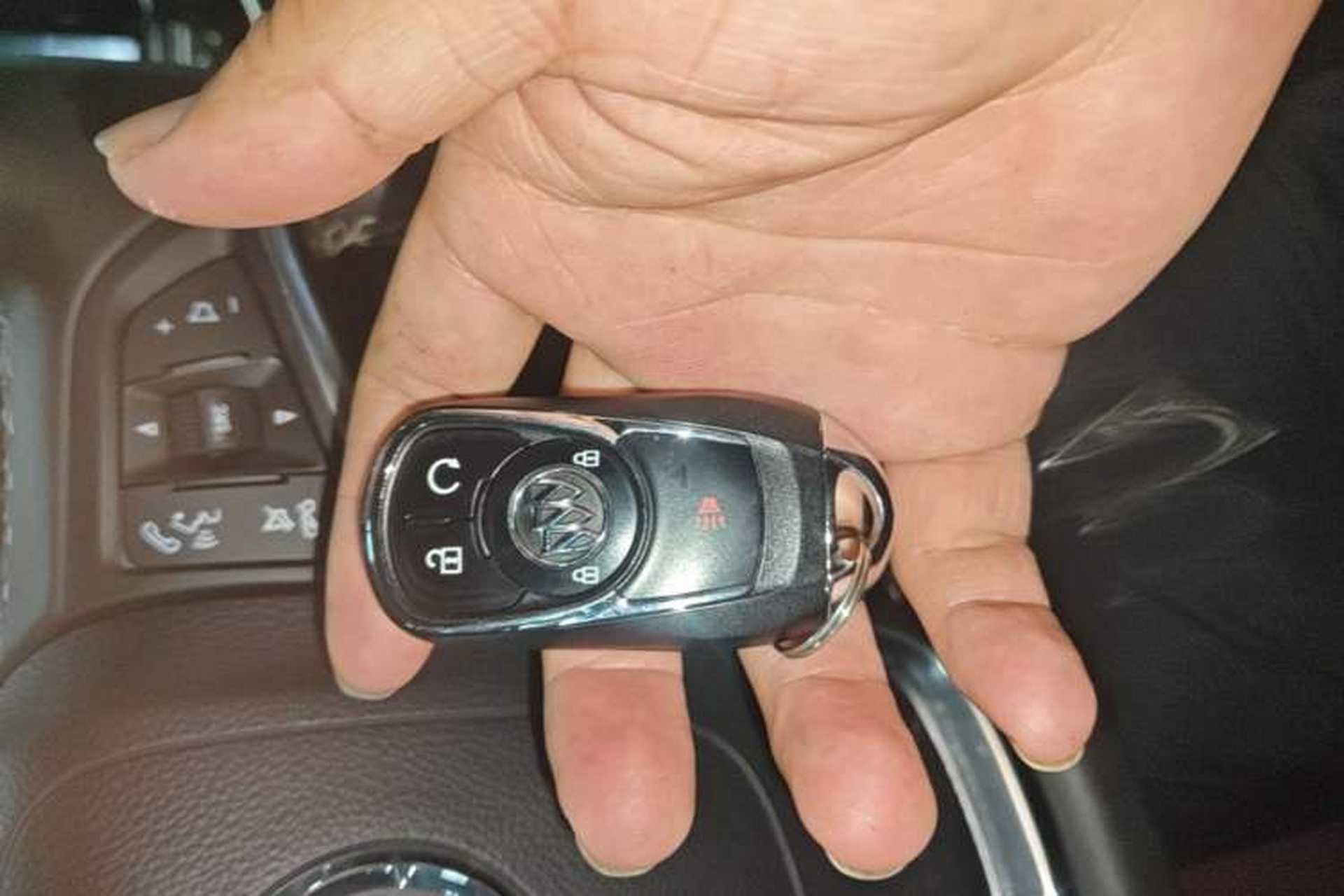 Used Buick Encore 2018 18T Automatic Two-Wheel Drive Urban Elite Model Vehicle Key