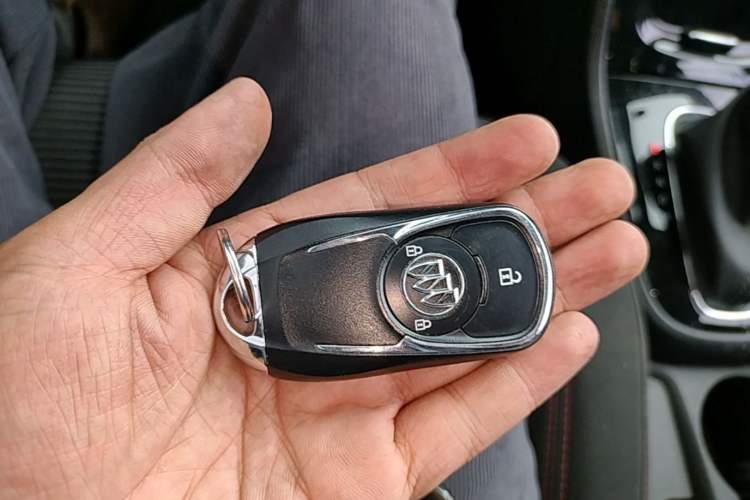 Used Buick Encore 2018 18T Automatic Two-Wheel Drive Urban Fashion Model Vehicle Key