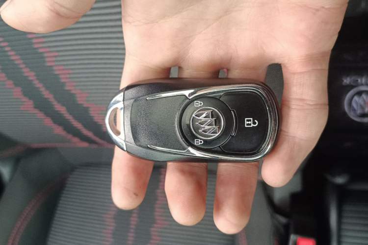 Used Buick Encore 2018 18T Automatic Two-Wheel Drive Urban Fashion Model Vehicle Key