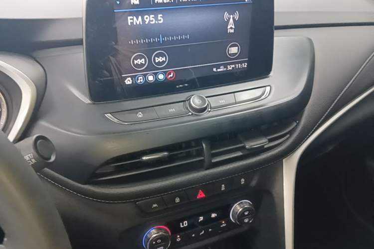 Used Buick Encore 2020 20T CVT Elite Edition Audio And AC Panel