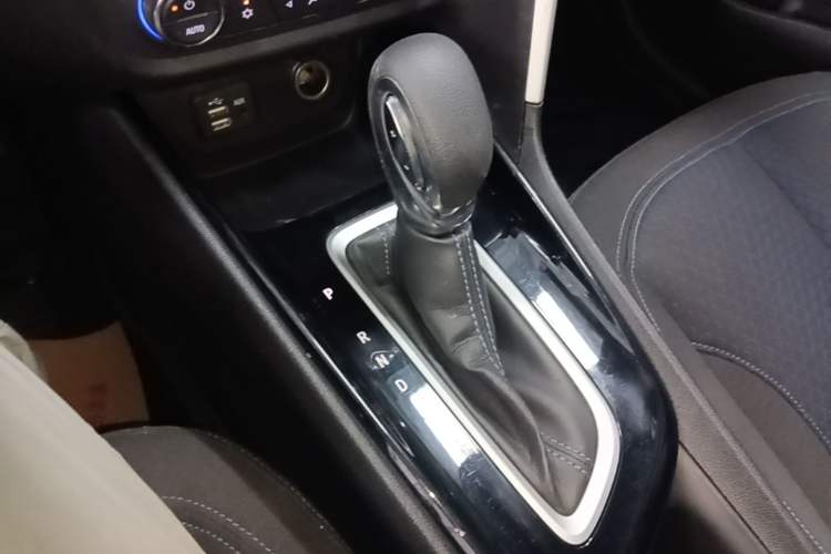 Used Buick Encore 2020 20T CVT Elite Edition Gear Lever
