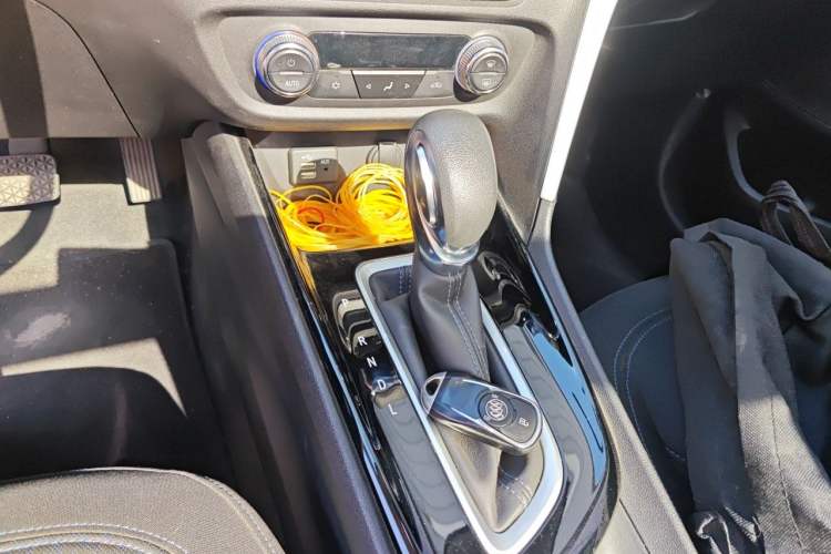 Used Buick Encore 2020 20T CVT Elite Edition Gear Lever