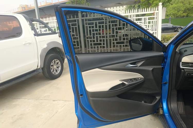 Used Buick Encore 2020 15T Automatic Comfort Version Left Front Door Interior