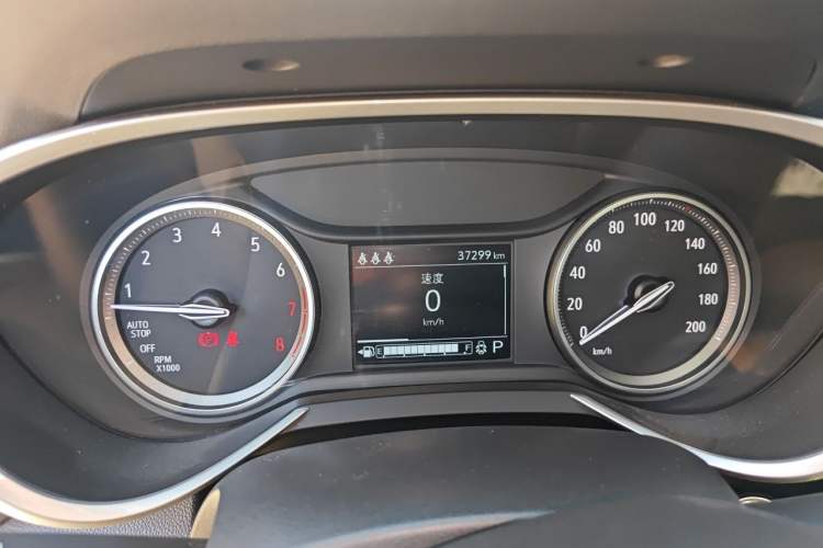 Used Buick Encore 2020 20T CVT Elite Edition Odometer Close Up