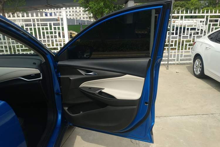 Used Buick Encore 2020 15T Automatic Comfort Version Right Front Door Interior