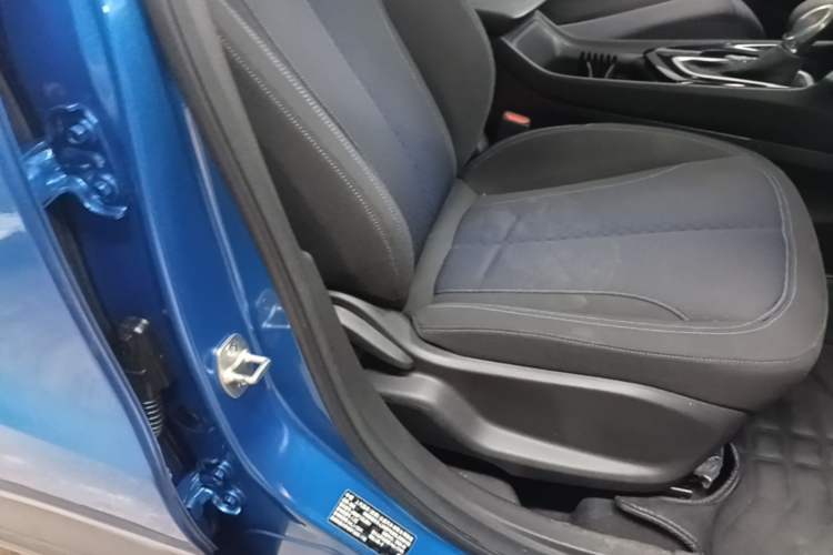Used Buick Encore 2020 20T CVT Elite Edition Right Front Seat