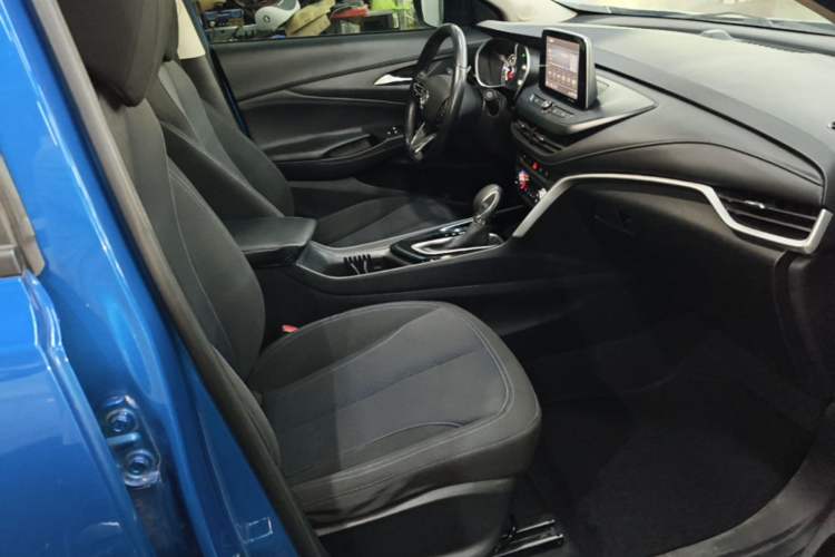 Used Buick Encore 2020 20T CVT Elite Edition Right Front Seat