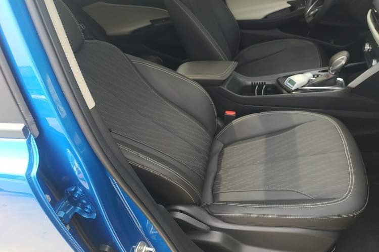 Used Buick Encore 2020 15T Automatic Comfort Version Right Front Seat