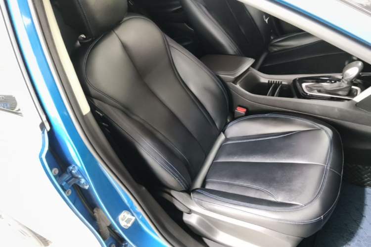 Used Buick Encore 2020 20T CVT Elite Edition Right Front Seat