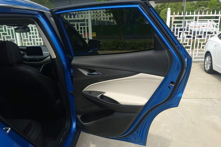 Used Buick Encore 2020 15T Automatic Comfort Version Right Rear Door Interior