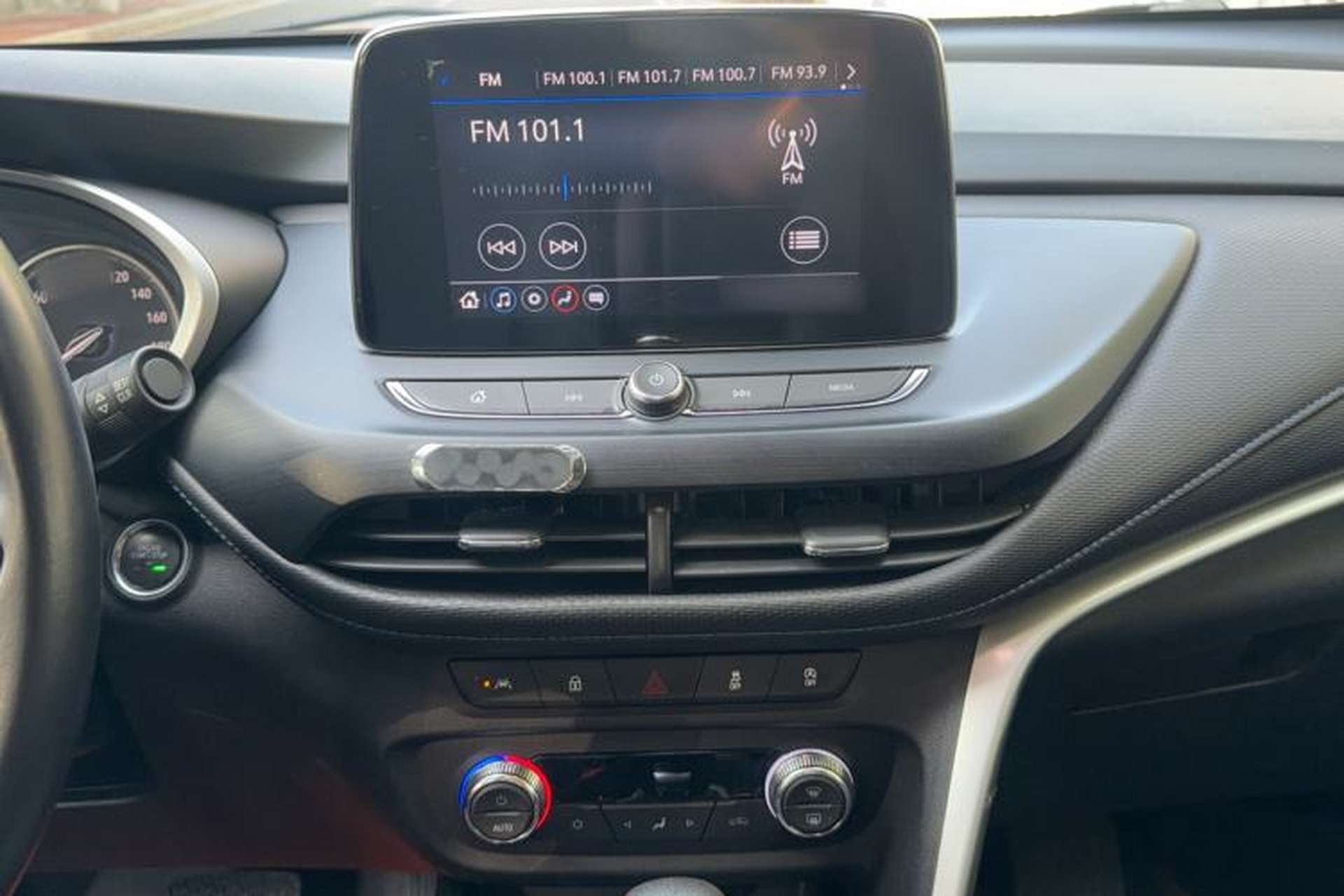 Used Buick Encore 2020 20T CVT Elite Edition Audio And AC Panel