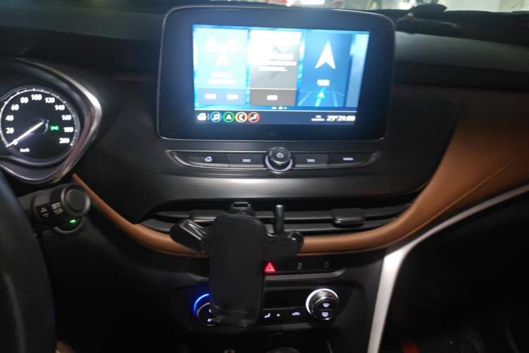 Used Buick Encore 2020 20T CVT Luxury Edition Audio And AC Panel