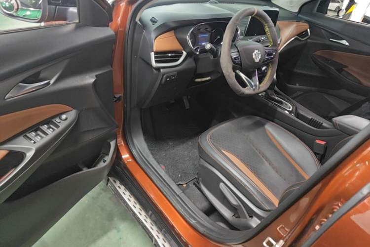 Used Buick Encore 2020 20T CVT Luxury Edition Driver Seat