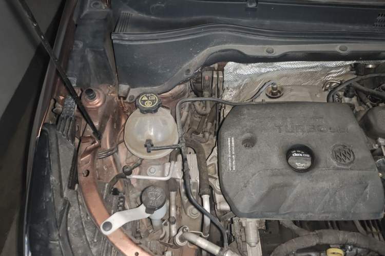 Used Buick Encore 2020 20T CVT Luxury Edition Engine Bay Right