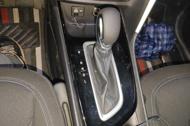 Used Buick Encore 2020 20T CVT Elite Edition Gear Lever