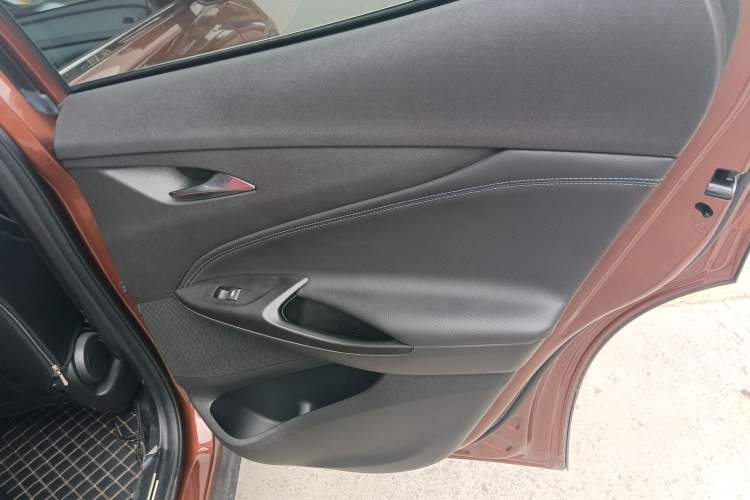 Used Buick Encore 2020 20T CVT Elite Edition Interior 6