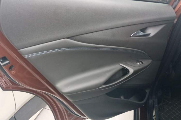 Used Buick Encore 2020 20T CVT Elite Edition Interior 8