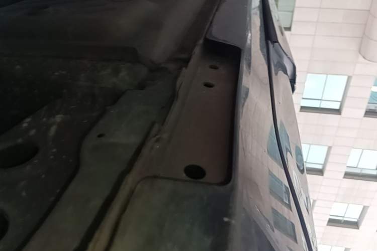 Used Buick Encore 2020 20T CVT Luxury Edition Left Side Sill
