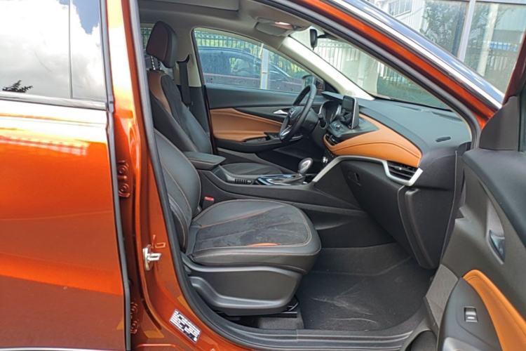 Used Buick Encore 2020 20T CVT Luxury Edition Right Front Seat