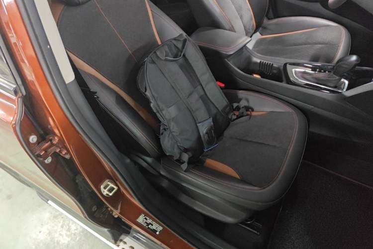 Used Buick Encore 2020 20T CVT Luxury Edition Right Front Seat