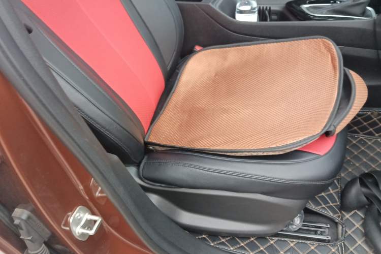 Used Buick Encore 2020 20T CVT Elite Edition Right Front Seat