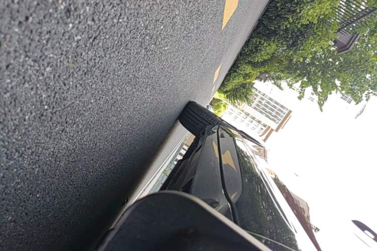 Used Buick Encore 2020 20T CVT Luxury Edition Right Side Sill