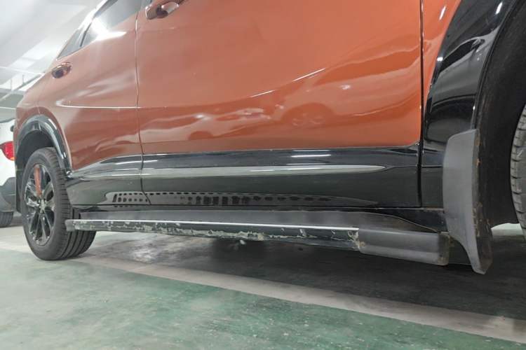 Used Buick Encore 2020 20T CVT Luxury Edition Right Side Sill
