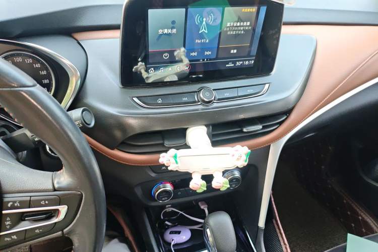 Used Buick Encore 2020 20T CVT Luxury Edition Audio And AC Panel