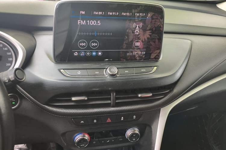 Used Buick Encore 2020 20T CVT Elite Edition Audio And AC Panel