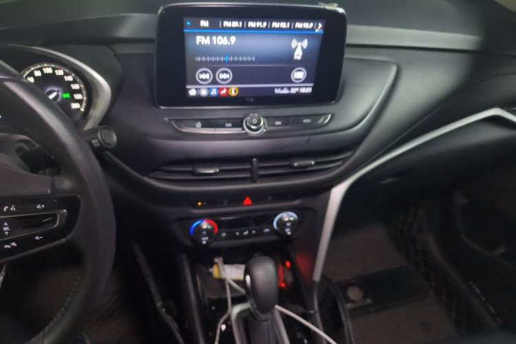 Used Buick Encore 2020 20T CVT Elite Edition Audio And AC Panel