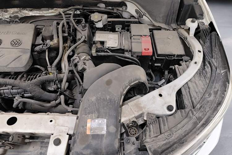 Used Buick Encore 2020 20T CVT Elite Edition Engine Bay Left