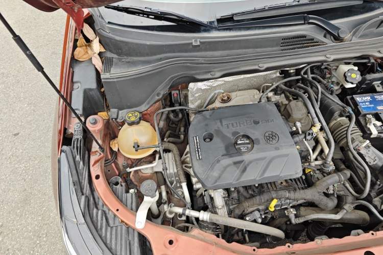Used Buick Encore 2020 20T CVT Elite Edition Engine Bay Right