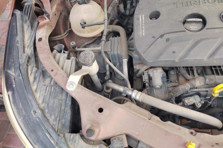 Used Buick Encore 2020 20T CVT Elite Edition Engine Bay Right